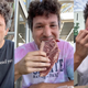 Imagen para el artículo titulado Este hombre lleva 80 días comiendo carne cruda para ver si sobrevive